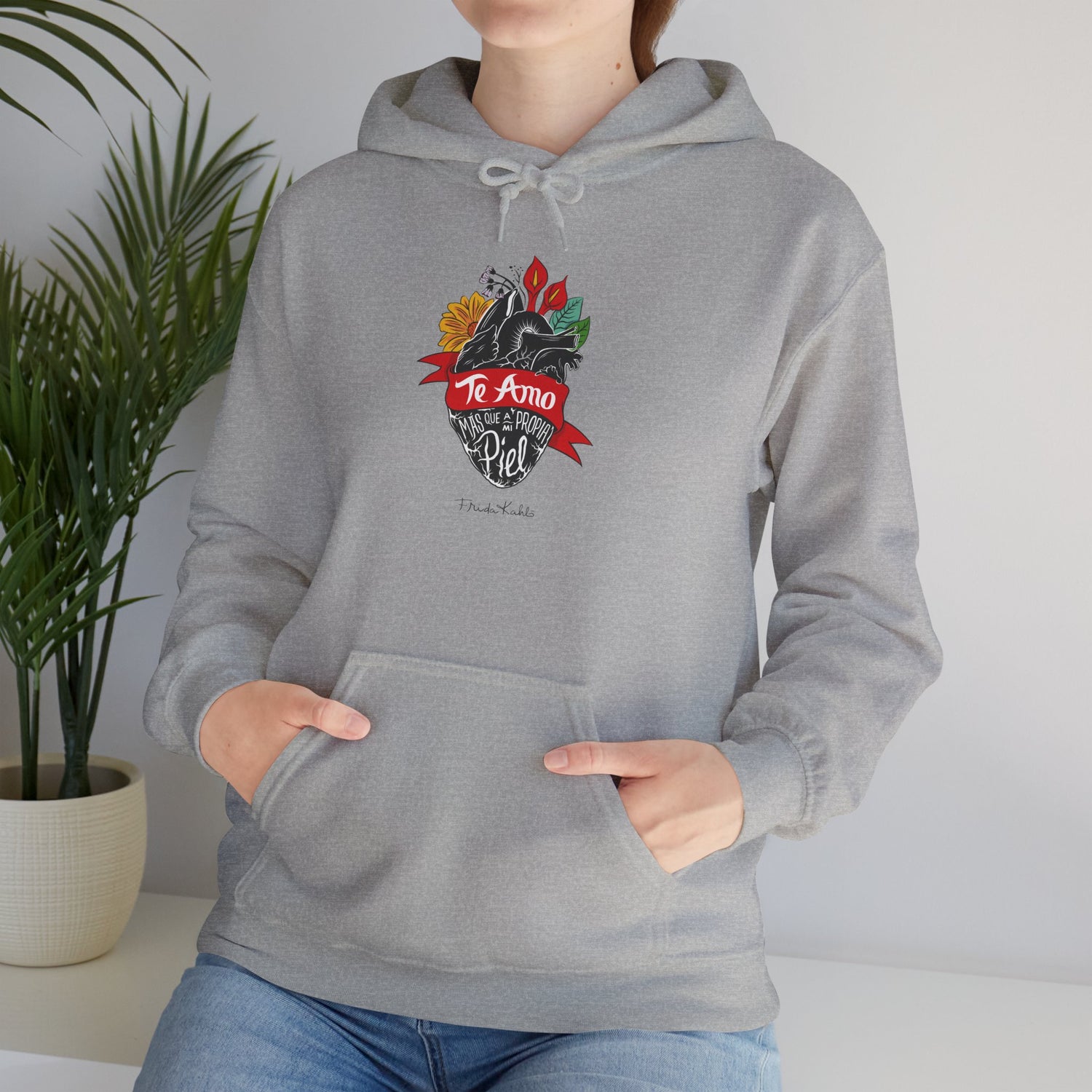 Frida Kahlo - "Te Amo Más Que Mi Propia Piel" - Inspired Anatomical Heart - Hoodie
