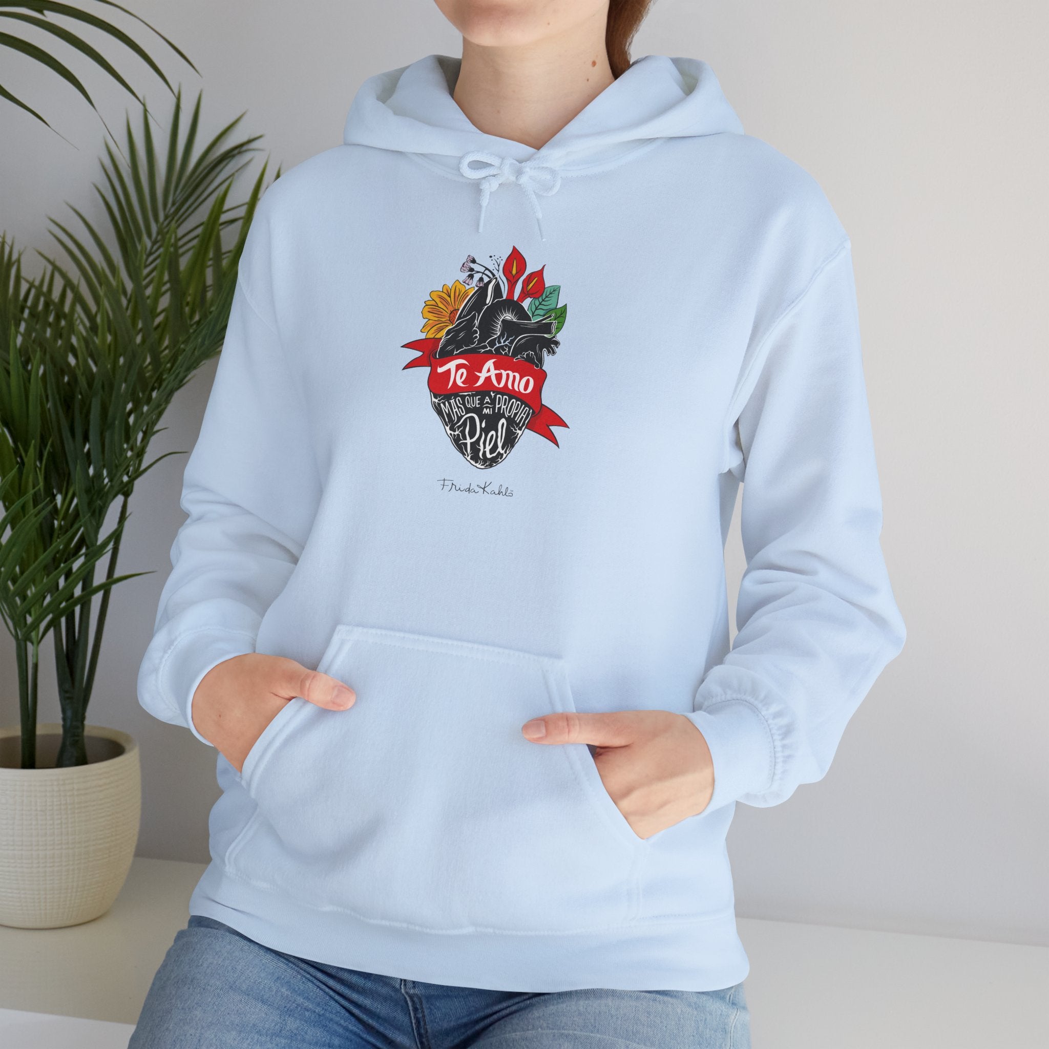 Frida Kahlo - "Te Amo Más Que Mi Propia Piel" - Inspired Anatomical Heart - Hoodie